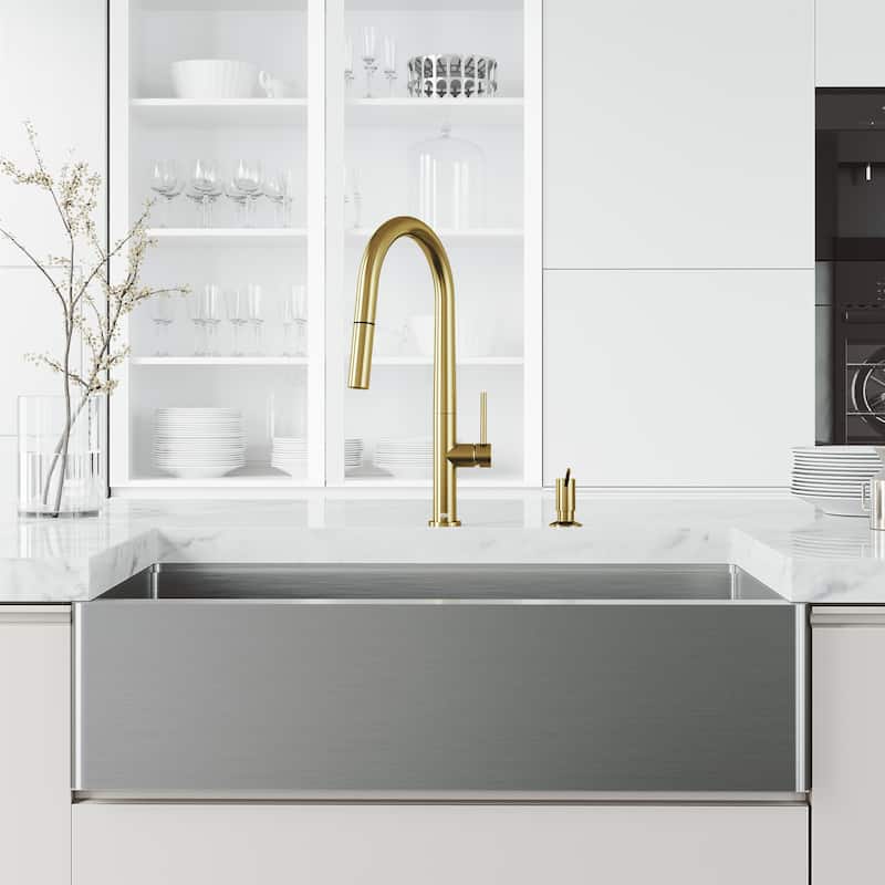 VIGO Greenwich 18" H Single Handle Pull-Down Sprayer Kitchen Faucet