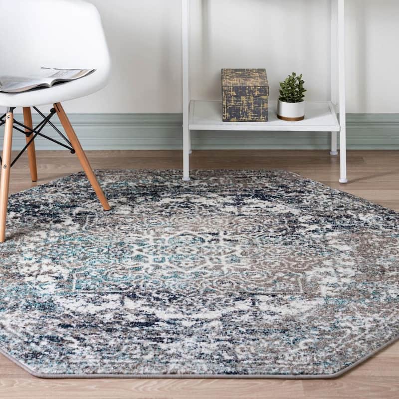 Traditional Brenda Collection Area Rug