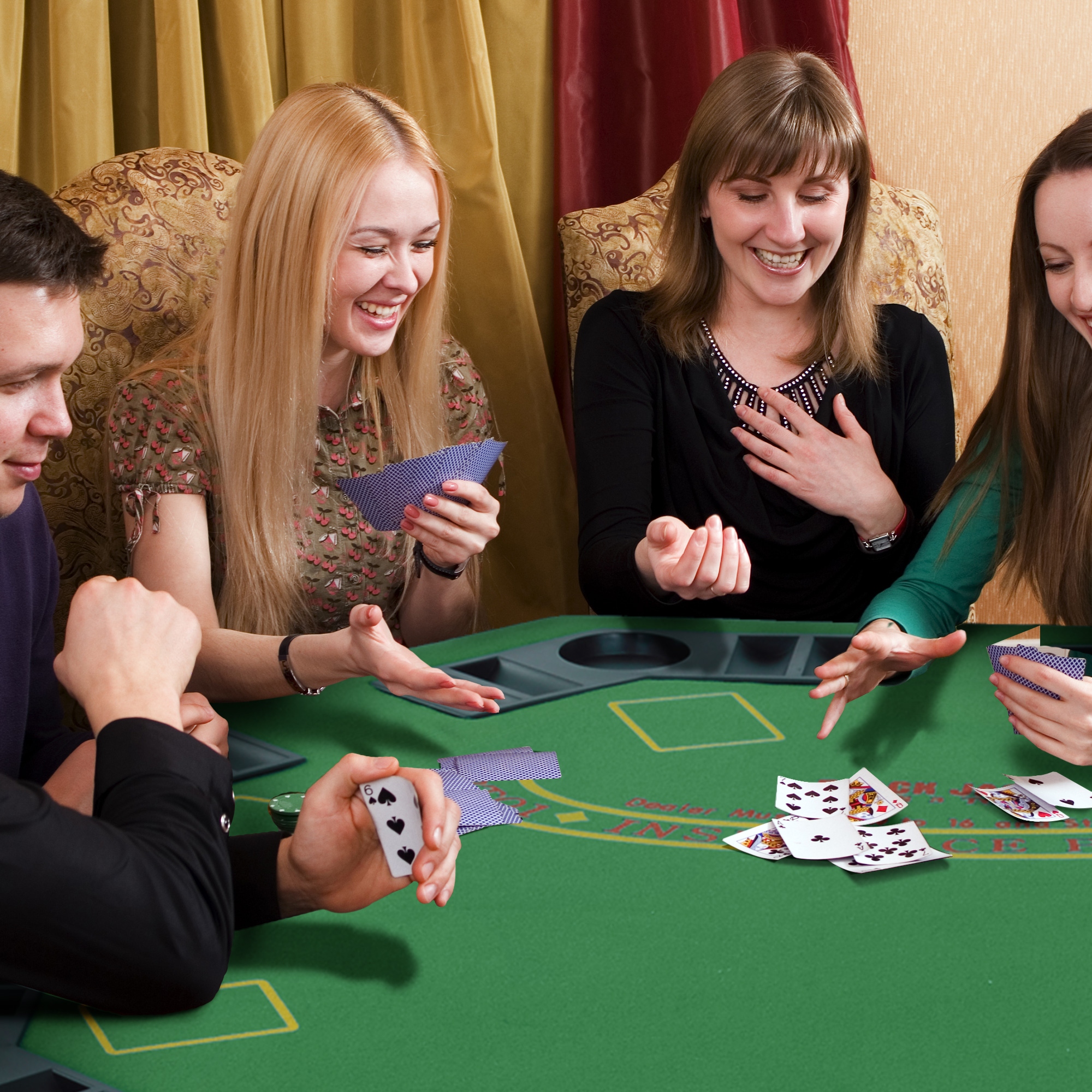 ポーカーテーブル Amazon.com: Soozier Poker Table Foldable 47