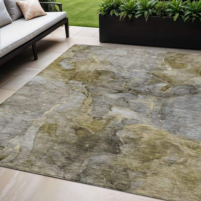 HomeRoots Abstract Transitional Rectangle Outdoor Rug - 5' X 8'