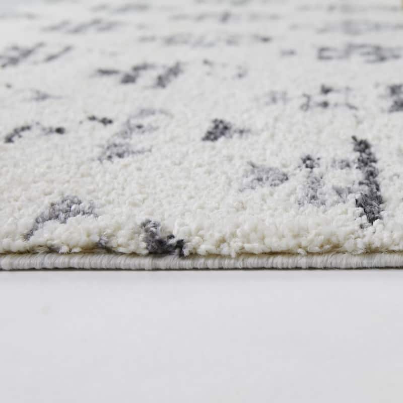Hermann Geometric Diamond Area Rug