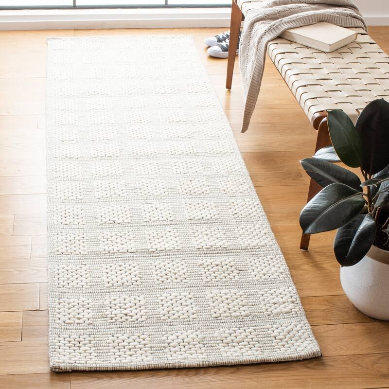 SAFAVIEH Handmade Marbella Anat Wool Rug - 2'3" x 8' Runner - Beige