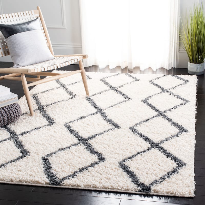 SAFAVIEH Venus Shag Adelia Moroccan 1.75-inch Thick Rug - 2'7" x 5' - Ivory/Dark Grey