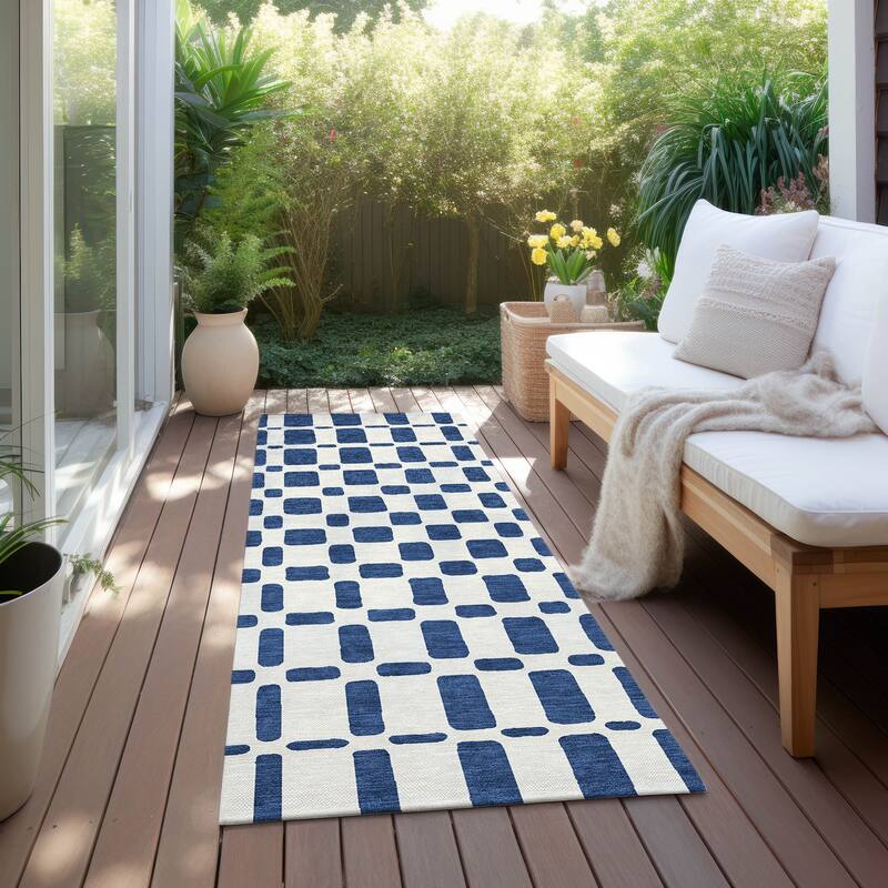 Machine Washable Indoor/ Outdoor Chantille Contemporary Geo Rug - Navy - 2'3" x 7'6"