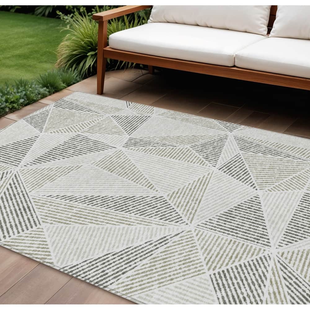 HomeRoots Geometric Transitional Rectangle Outdoor Rug