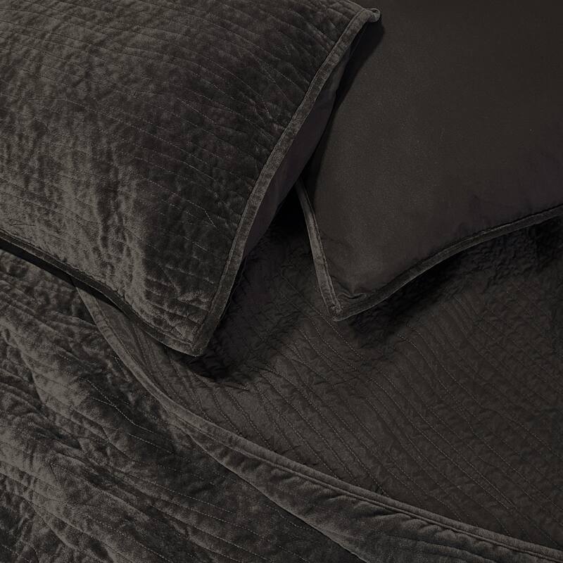 Wonderful Velvet 3 Piece Quilt Set