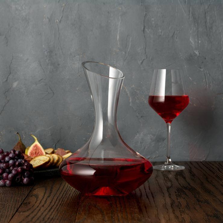 JoyJolt Lancia Hand Blown Non-Leaded Crystal Wine Decanter, 54 Ounce Red Wine Carafe