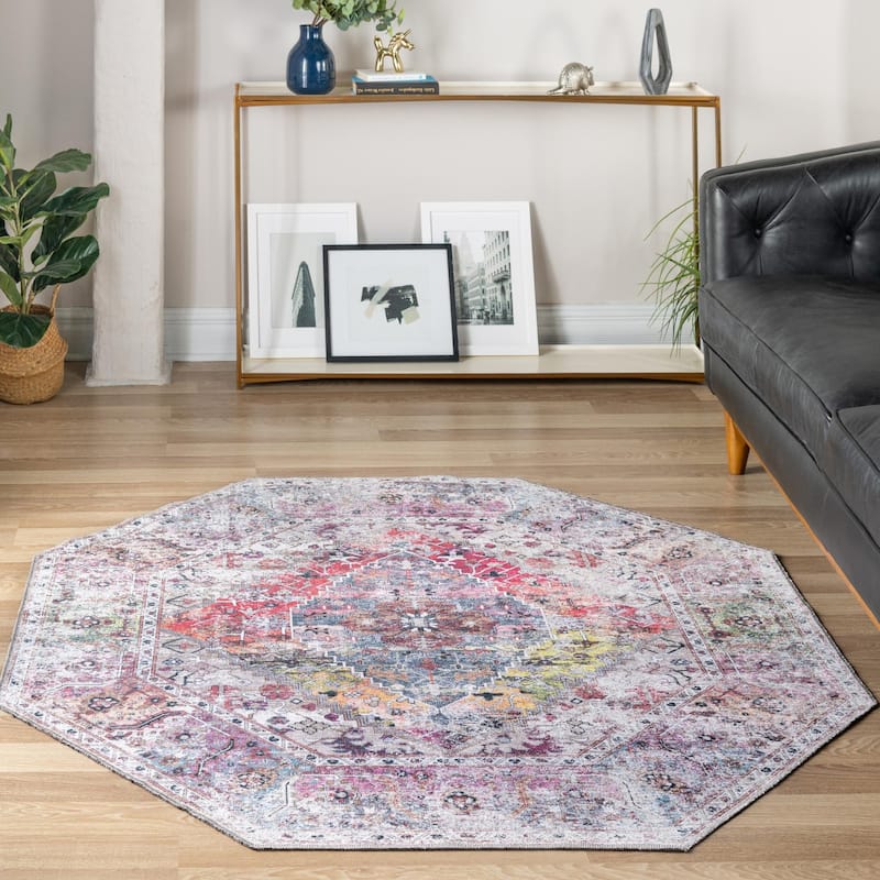 Traditional Tira Collection Area Rug