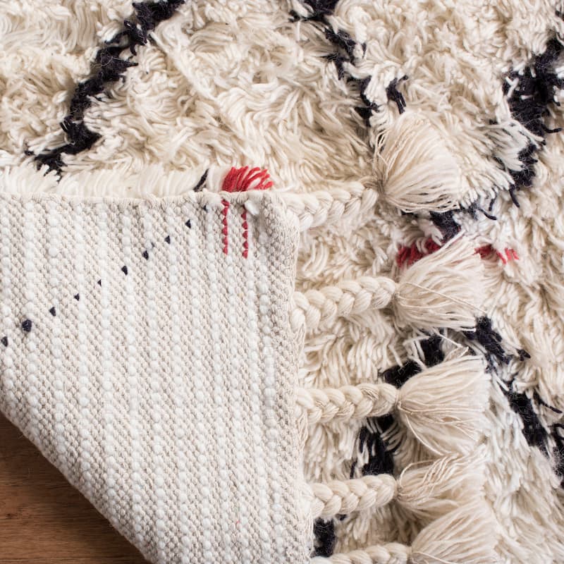 SAFAVIEH Handmade Casablanca Shag Hajri Tribal Wool Rug