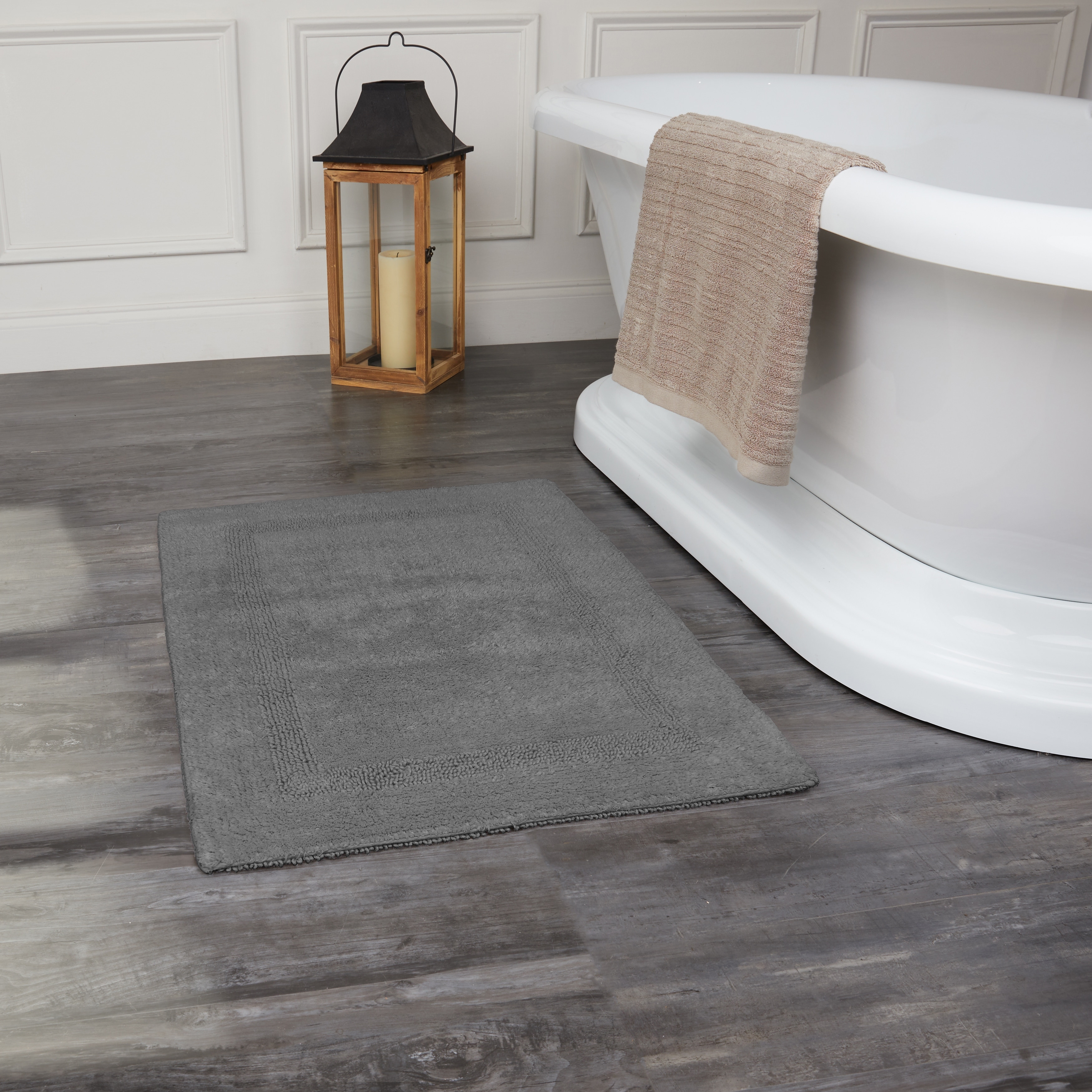 https://ak1.ostkcdn.com/images/products/is/images/direct/be73810b208fb3fa60aa5aded65561a52982295e/Fabstyles-Soft-%26-Absorbent-Reversible-Cotton-Bath-Rug.jpg
