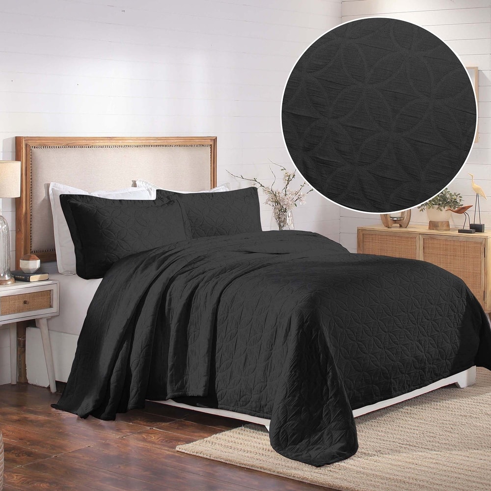 Superior Serenity Cotton Matelasse Jacquard Celtic Circle Light Weight Bedspread Set