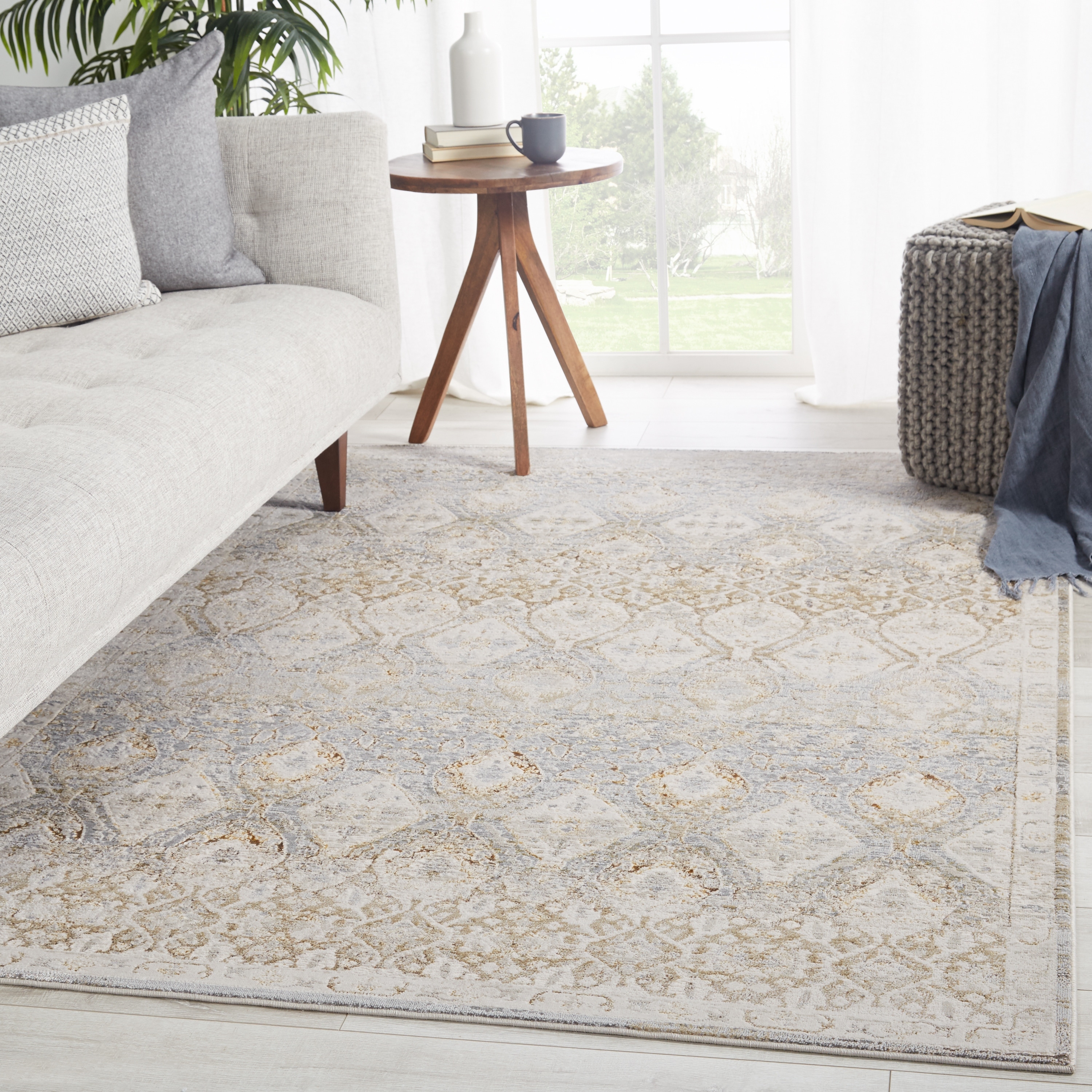 Hakeem Oriental Gray/ Gold Area Rug