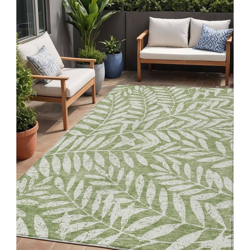 HomeRoots Floral Transitional Rectangle Outdoor Rug - 5' X 8'