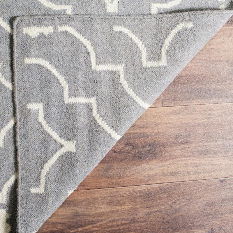 SAFAVIEH Handmade Flatweave Dhurries Lamprini Modern Moroccan Wool Rug