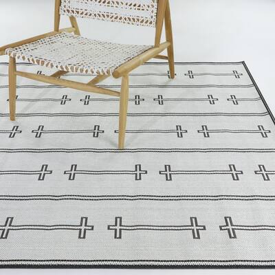 Jeanette Geometric Indoor/Outdoor Area Rug