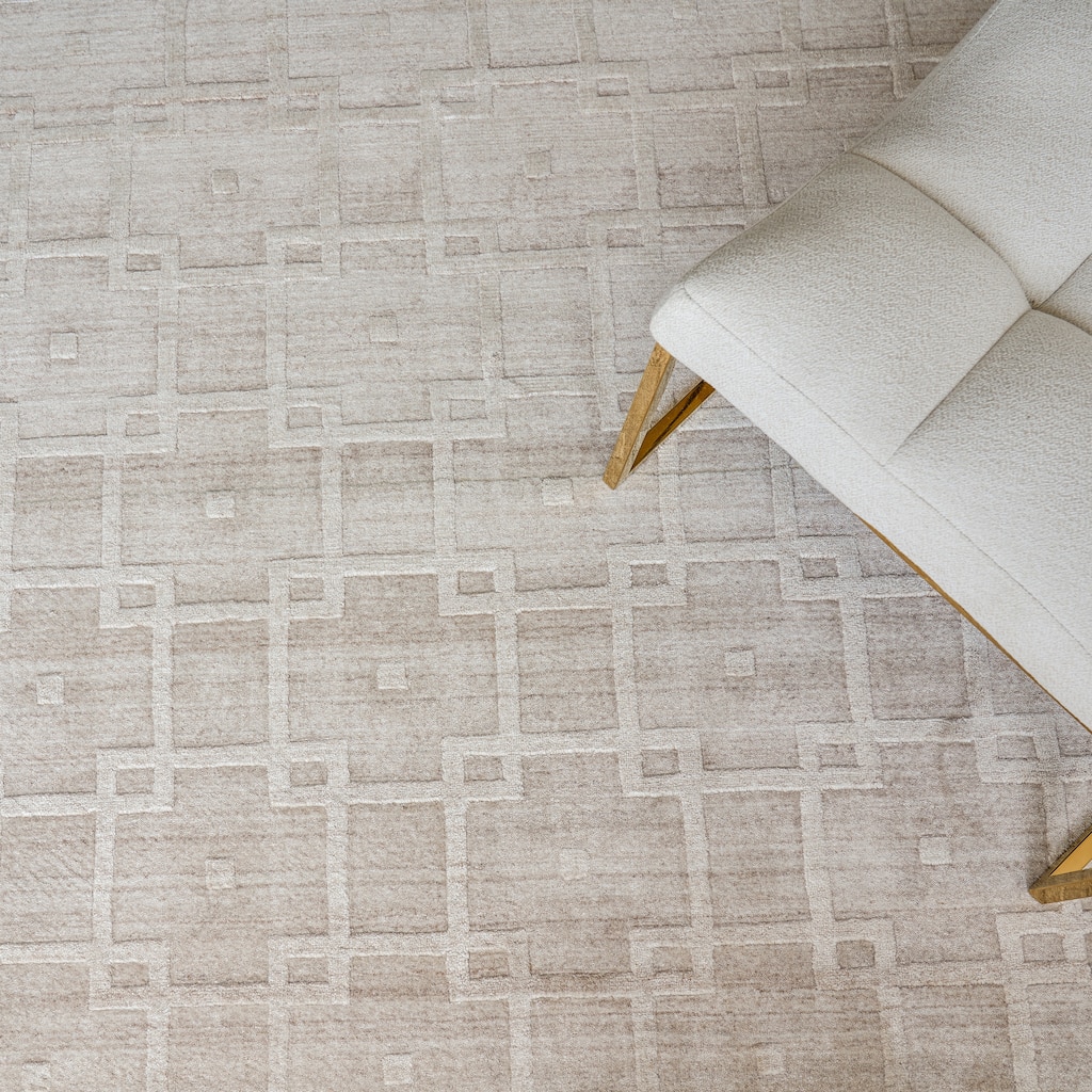EXQUISITE RUGS Castelli Hand-loomed Bamboo Silk/Wool Light Beige Area Rug.