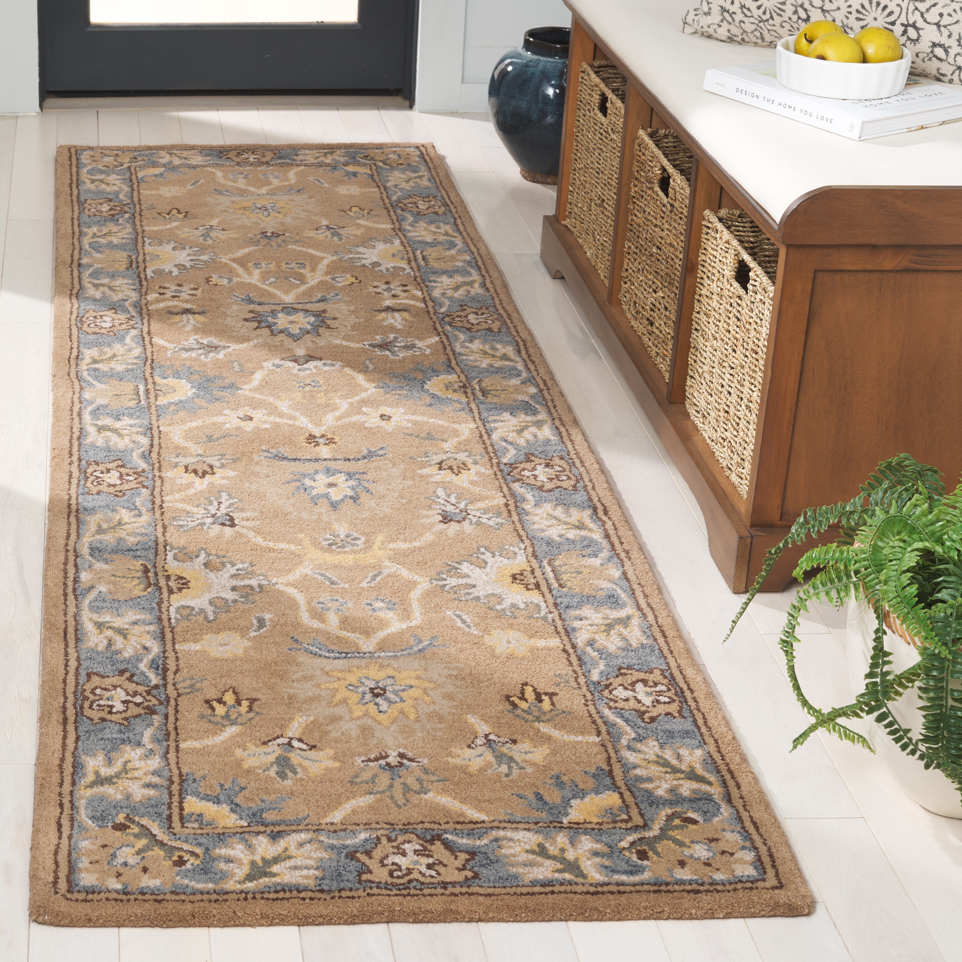 SAFAVIEH Handmade Heritage Truck Traditional Oriental Wool Rug