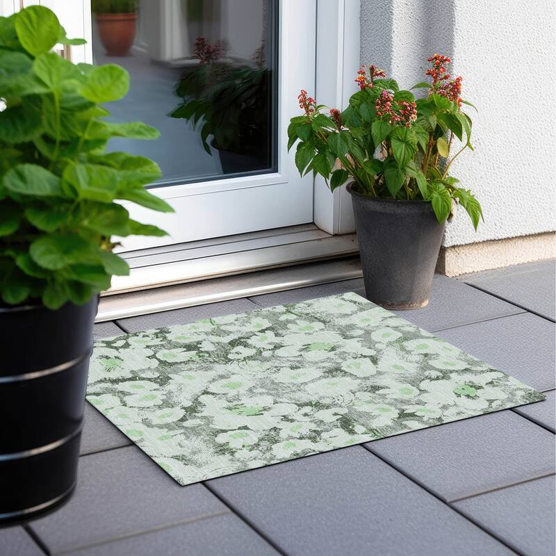 Machine Washable Indoor/ Outdoor Modern Daisy Chantille Rug
