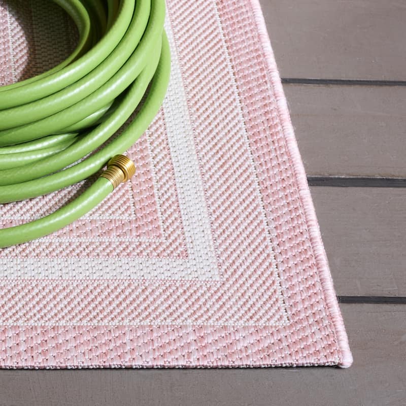 SAFAVIEH Courtyard Vickie Indoor/Outdoor Waterproof Patio Backyard Rug