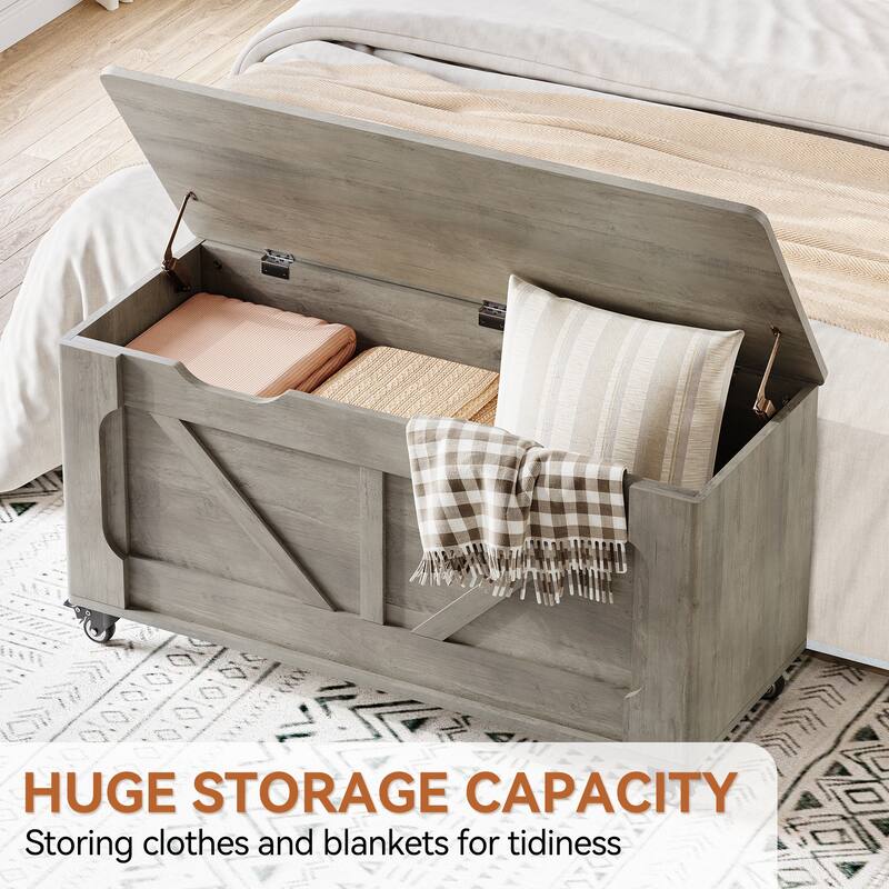 39.4'' Wooden Storage Bench With 2 Safety Hinges，Storage Trunk With 4 Wheels