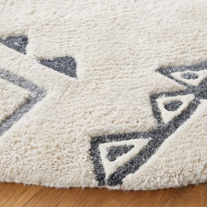 SAFAVIEH Handmade Casablanca Shag Radhika Tribal Wool Rug