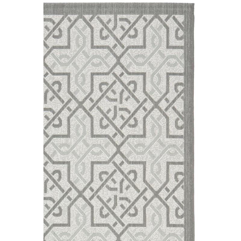 SAFAVIEH Courtyard Liisbet Indoor/ Outdoor Waterproof Patio Backyard Rug