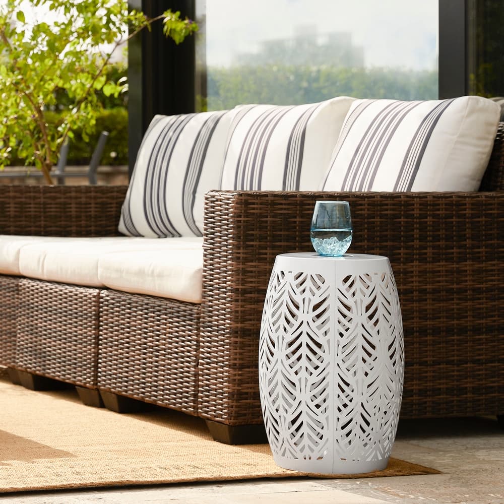 Glitzhome 18"H Outdoor Metal Side Table Garden Stool with Solar Lights