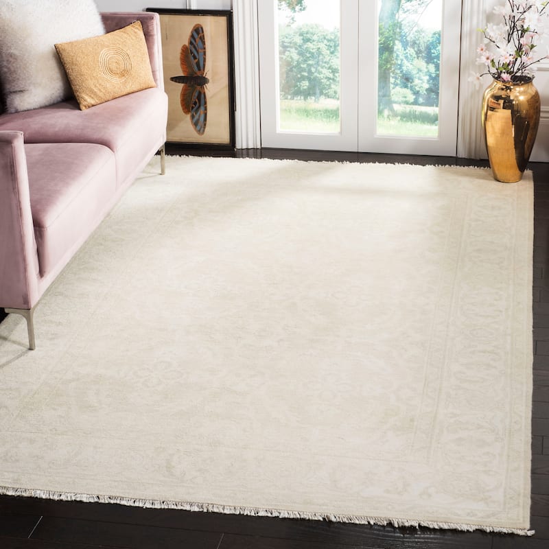 SAFAVIEH Couture Hand-knotted Oushak Gunnur Traditional Oriental Wool Rug - 6' x 9' - Light Grey/Ivory