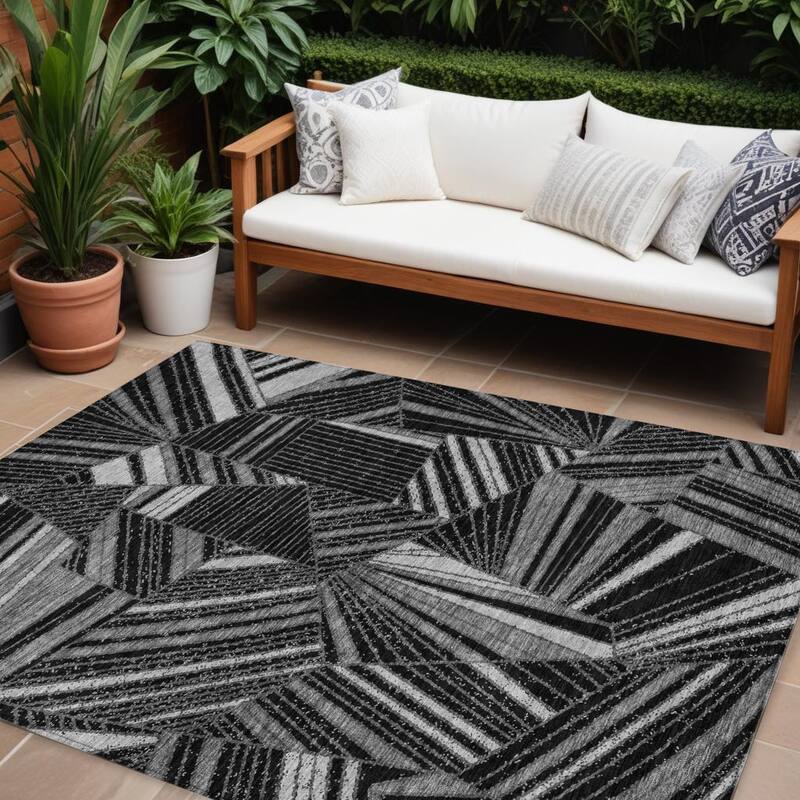 HomeRoots Geometric Transitional Rectangle Outdoor Rug - 9' X 12'
