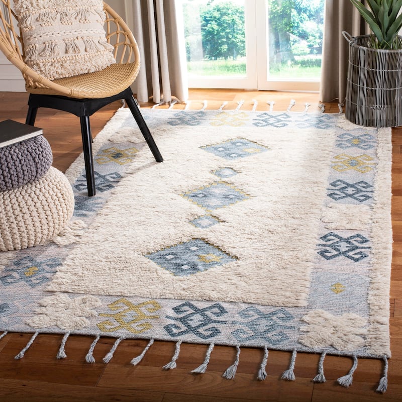 SAFAVIEH Handmade Saffron Kaylynn Modern Tribal Cotton Rug - 3' x 5' - Beige/Blue