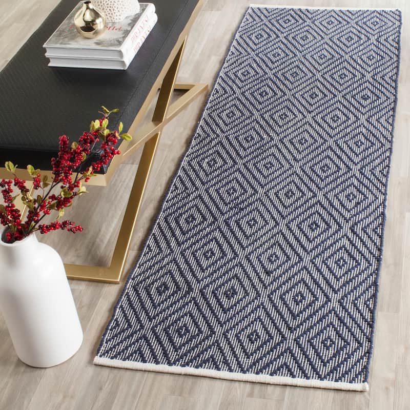 SAFAVIEH Handmade Flatweave Montauk Shkurte Cotton Rug - Navy/Ivory - 2' 3" x 9'