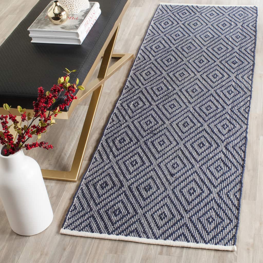 SAFAVIEH Handmade Flatweave Montauk Shkurte Cotton Rug - Navy/Ivory - 2' 3" x 9'