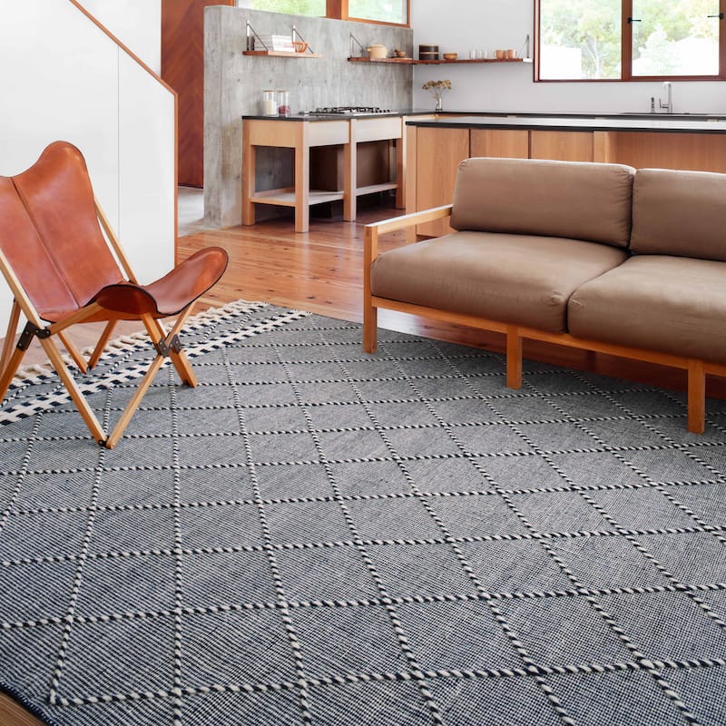 Alexander Home Isaiah Global Hand Loomed Diamond Rug