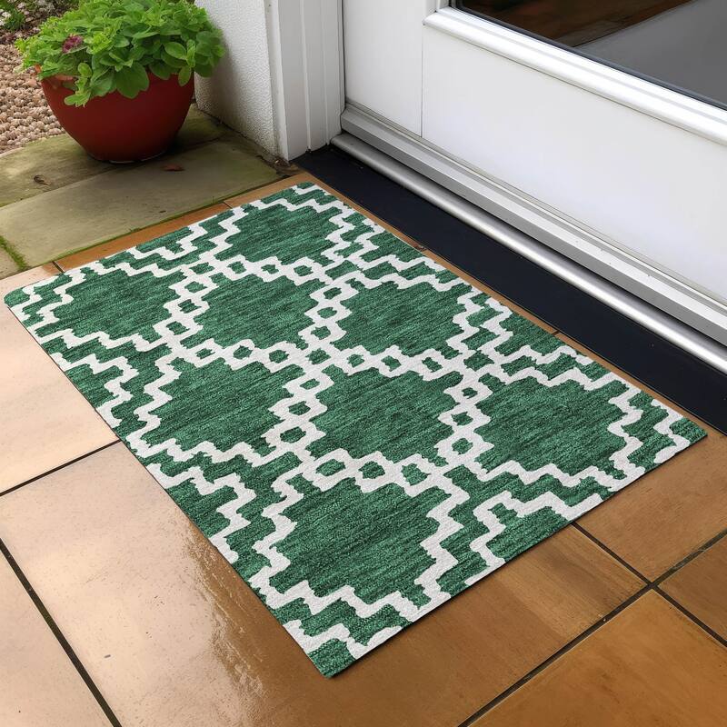 Machine Washable Indoor/ Outdoor Chantille Geo Trellis Rug - Emerald - 1'8" x 2'6"