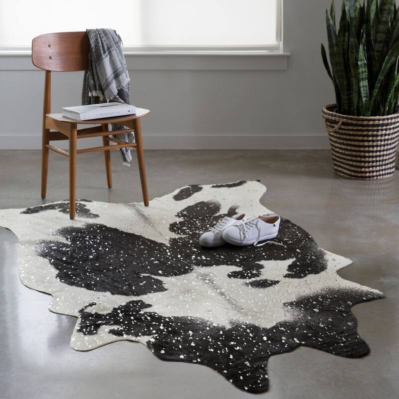 Alexander Home Sierra Faux Cowhide Rug - 3'10" x 5'