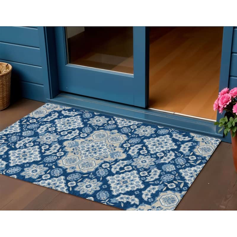HomeRoots Medallion Traditional Rectangle Outdoor Rug - 3' x 5'