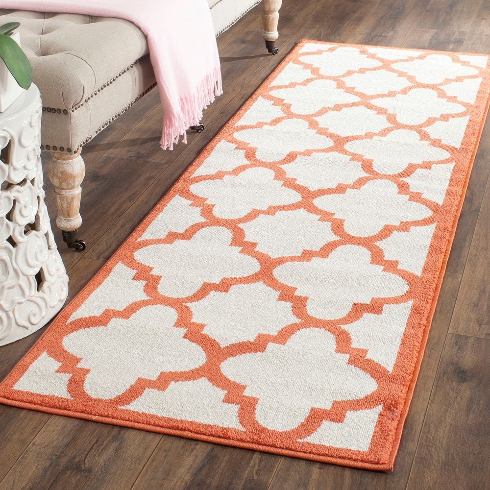 SAFAVIEH Amherst Elvana Modern Rug