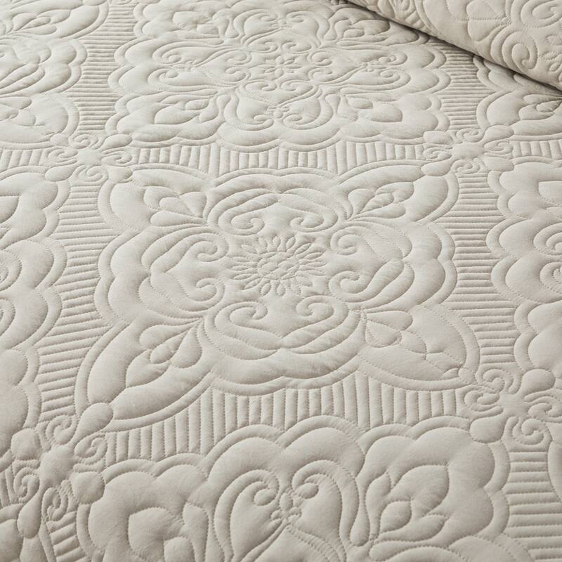 Wholinens Scalloped Edge Washed Microfiber Embroidered Damask Quilt Set 3 Pieces