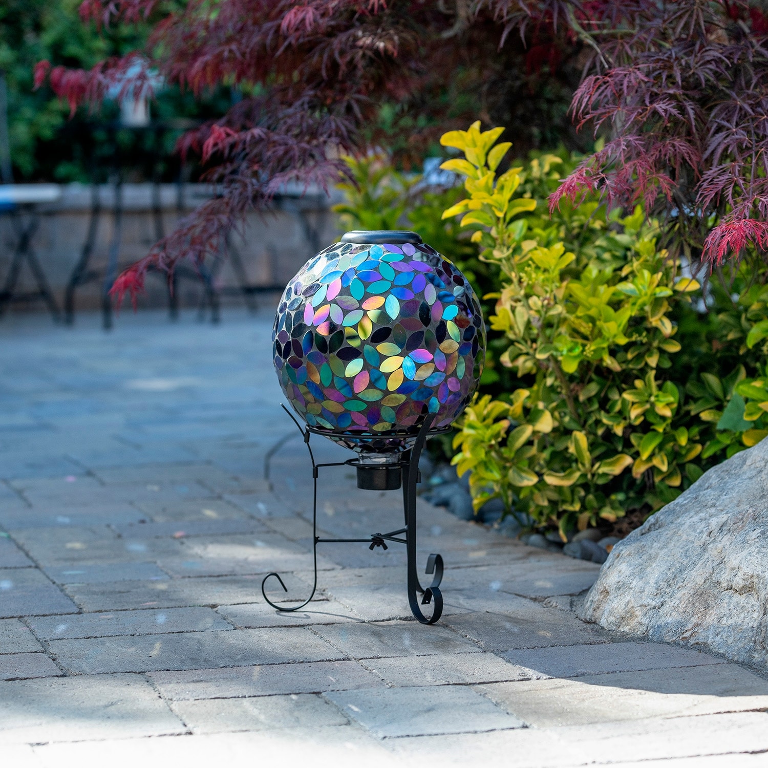 Alpine Corporation GRS122A-SLR Indoor/Outdoor Glass Solar Powered Mosaic Gazing Globe Yard Decoration, 10", Purple