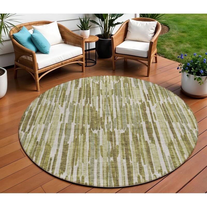 HomeRoots Abstract Transitional Rectangle Outdoor Rug - 8' Round