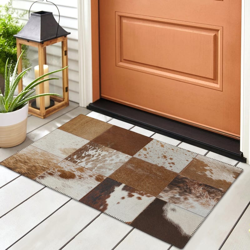 Indoor/ Outdoor Laredo Faux Hide Square Patchwork Washable Area Rug - 1'8" x 2'6" - Brown