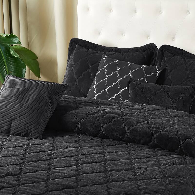 FauxFur Moroccan Design 7-piece Embroidered Quilt Set