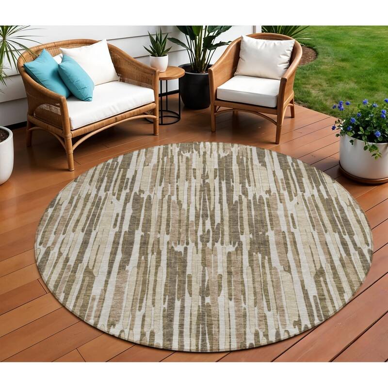 HomeRoots Abstract Transitional Rectangle Outdoor Rug - 8' Round