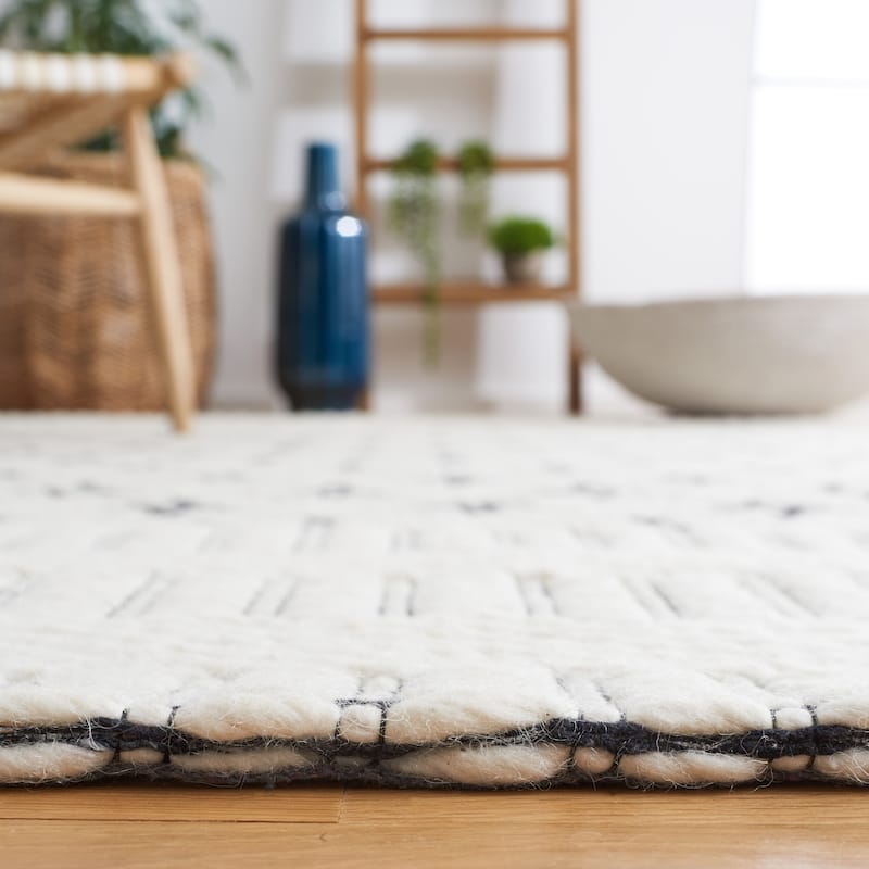 SAFAVIEH Handmade Vermont Toya Geometric Wool Rug