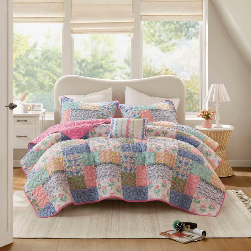 Intelligent Design Nellie Quilt Set - Pink - Queen