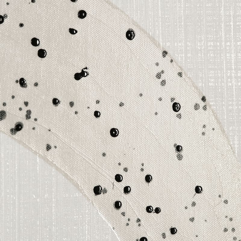 Tota II (41 x 41) Canvas Art Print
