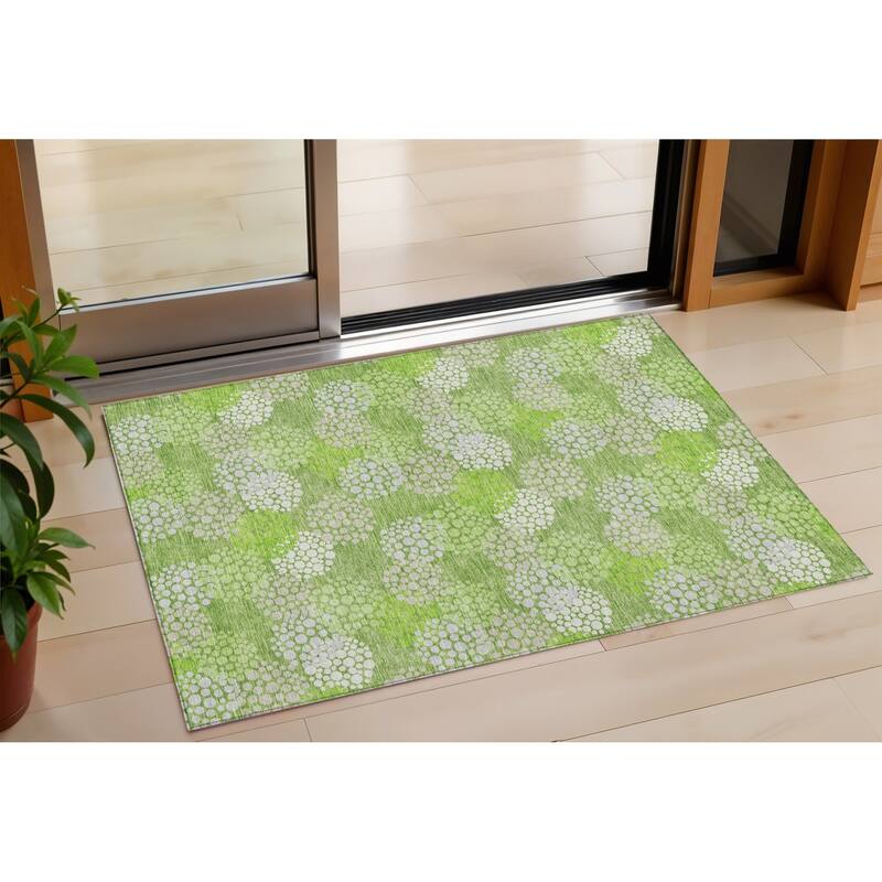 HomeRoots Polka Dot Transitional Rectangle Outdoor Rug - 3' x 5'