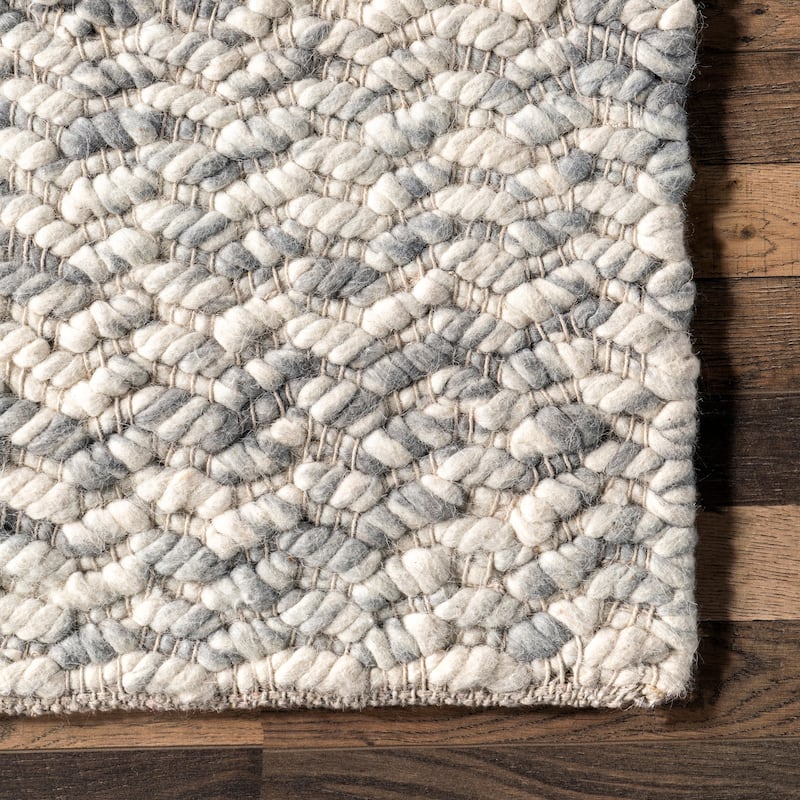 Nuloom Glendora Hand Woven Chevron Area Rug