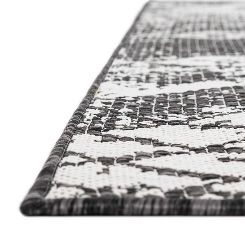 Outdoor Ogooplario Collection Area Rug