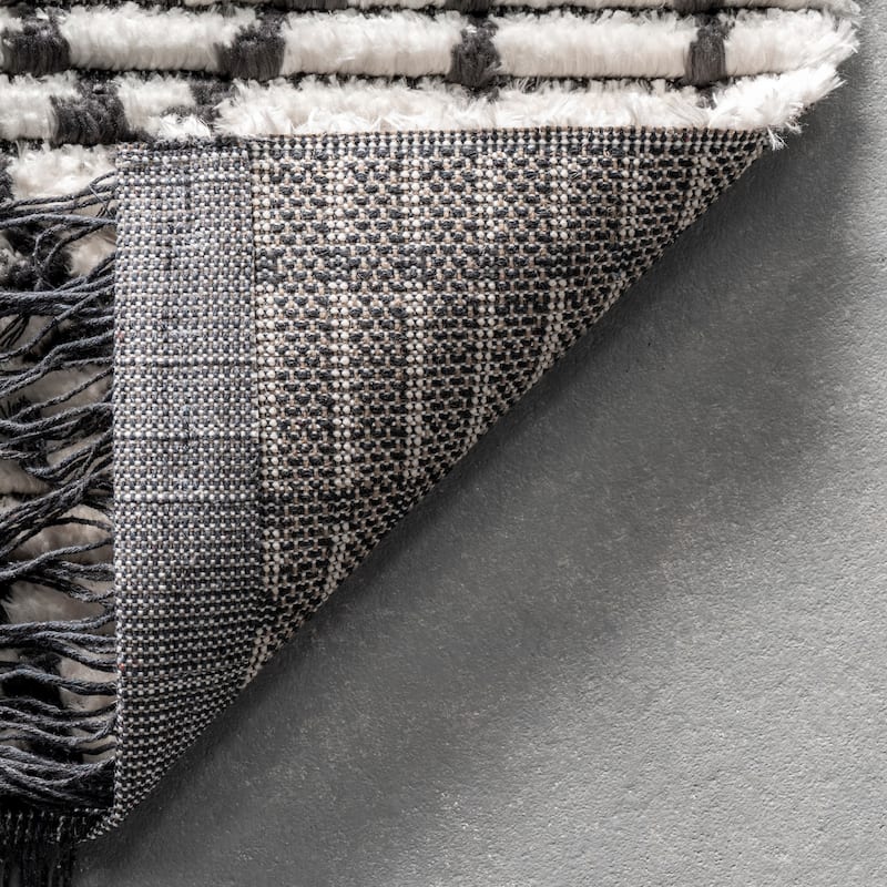 Nuloom Tatiana Soft Shaggy Textured Modern Diamond Fringe Area Rug